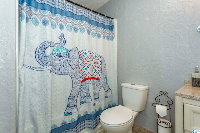 bathroom featuring vanity, toilet, a textured ceiling, and a shower with shower curtain