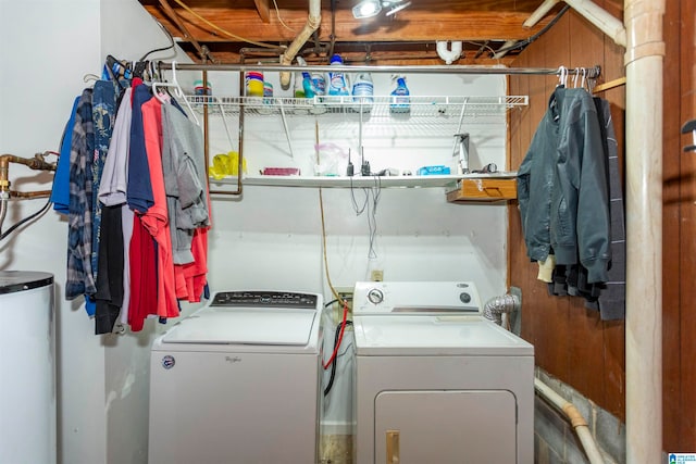 laundry room with water heater and washing machine and clothes dryer