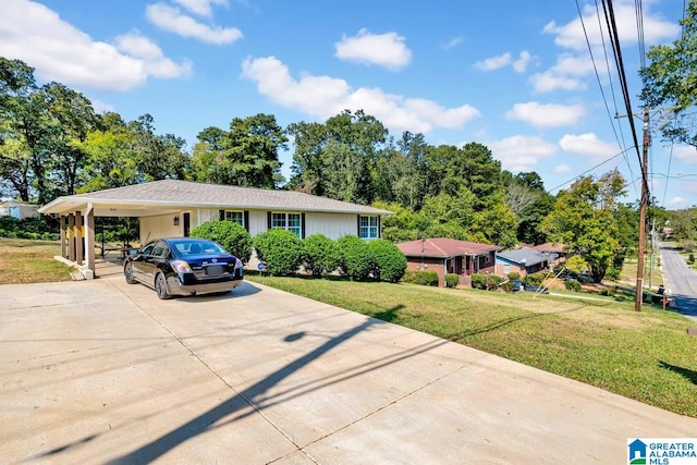 view of front facade featuring a carport and a front yard