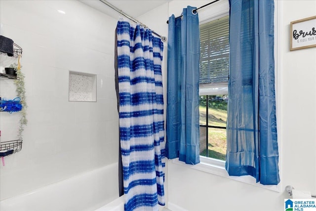 bathroom featuring shower / tub combo with curtain