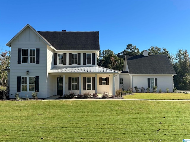 view of front facade with a front yard