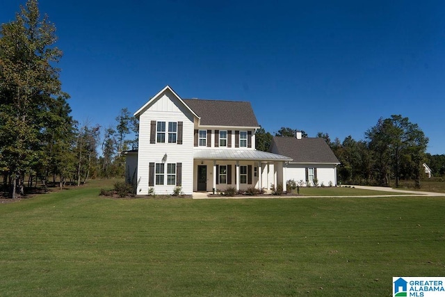 view of front facade featuring a front yard