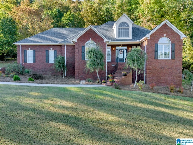 view of front of home featuring a front lawn