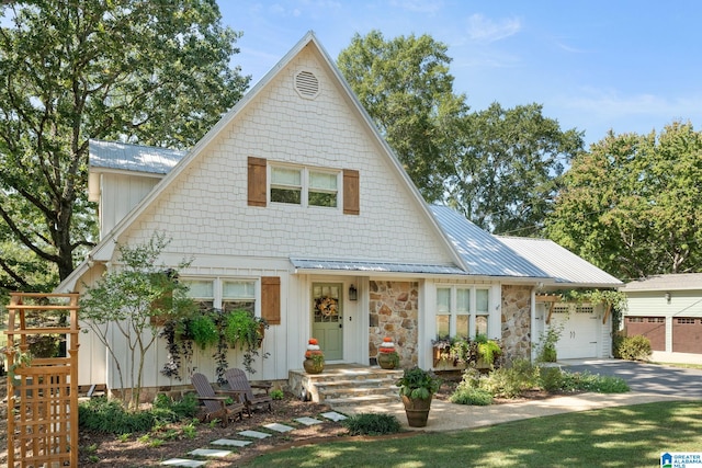 view of front of property featuring a garage