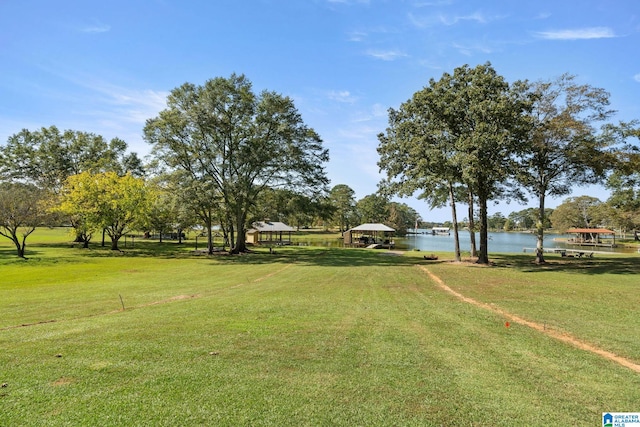 view of yard featuring a water view