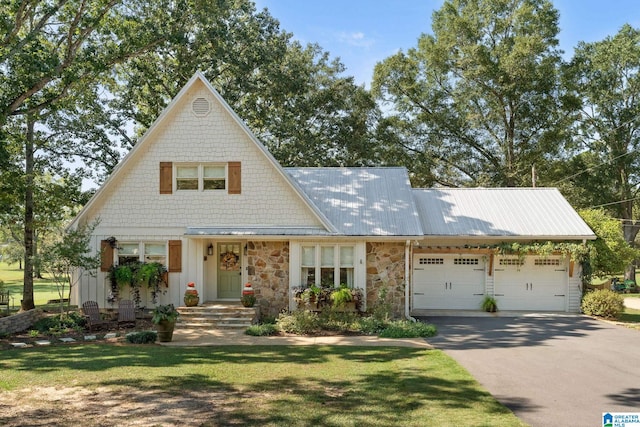 view of front facade with a garage and a front yard