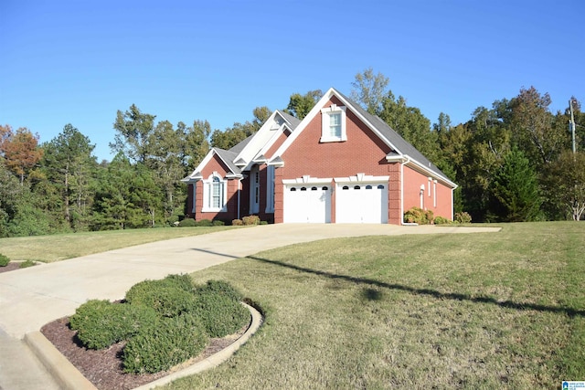 view of front of property featuring a front yard