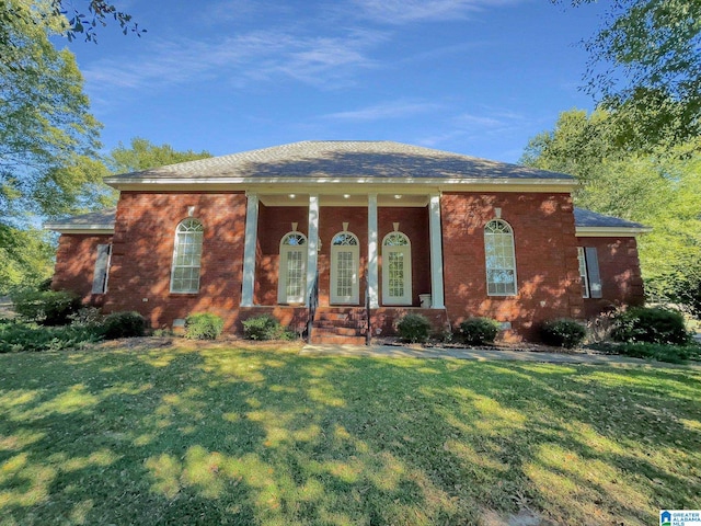 view of front of house with a front yard