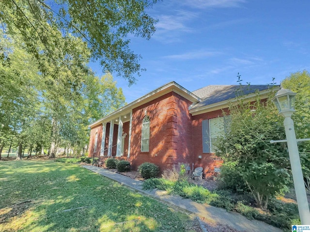 view of side of property featuring a yard