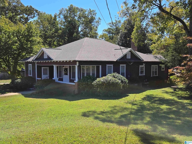 view of front of property with a front yard