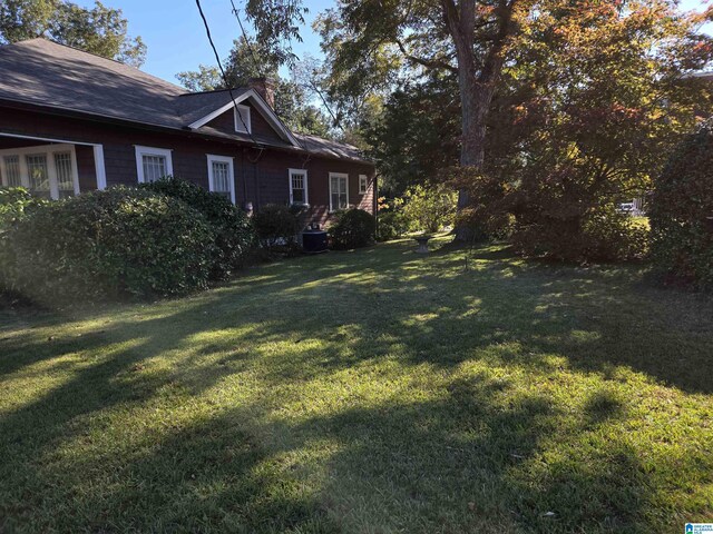 view of green lawn