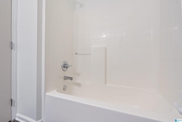 bathroom with washtub / shower combination