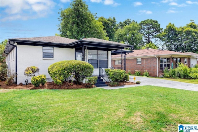 view of front of house with a front lawn