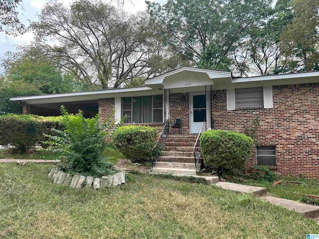 ranch-style home featuring a front yard