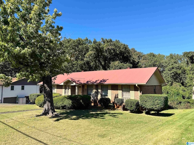 ranch-style house with a front yard