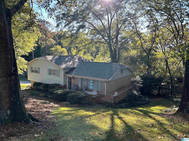 view of front of home featuring a wooden deck and a front lawn