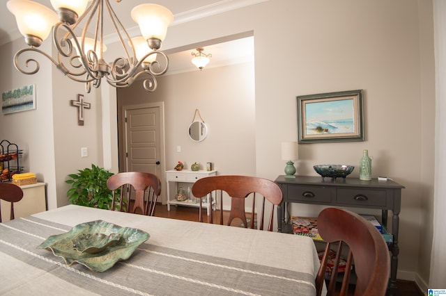 dining space featuring ornamental molding, dark hardwood / wood-style flooring, and a chandelier