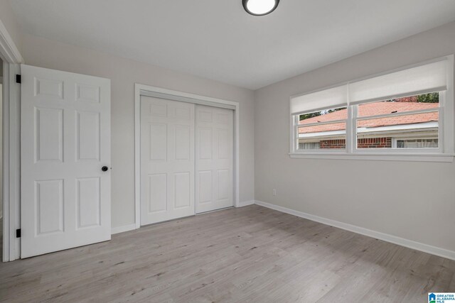 2720 20th Pl, Ensley, Birmingham, AL 35208 - unfurnished bedroom with light wood finished floors, baseboards, and a closet