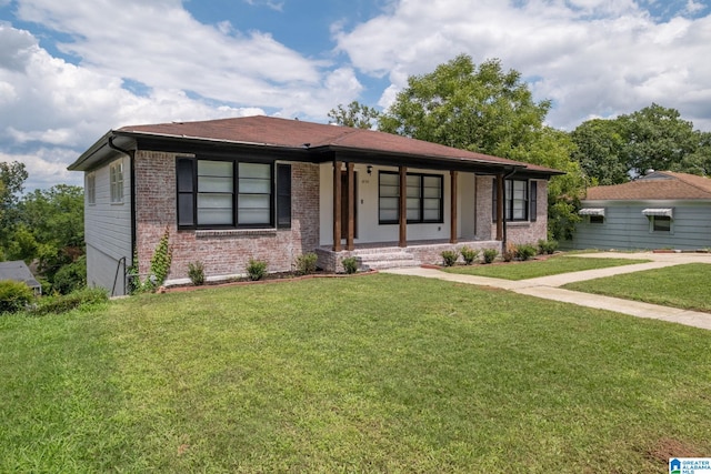 prairie-style home featuring a front yard