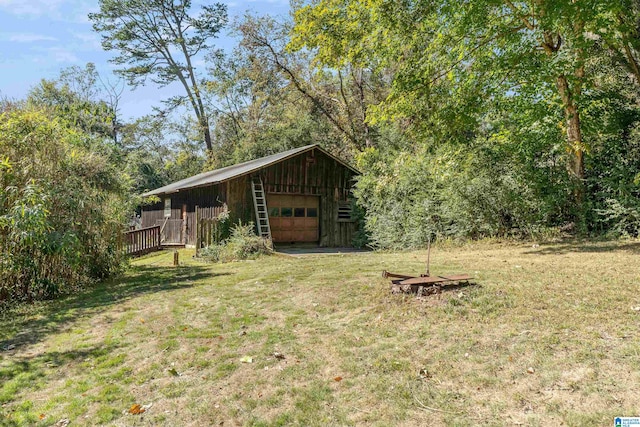 view of yard with an outdoor structure and a garage