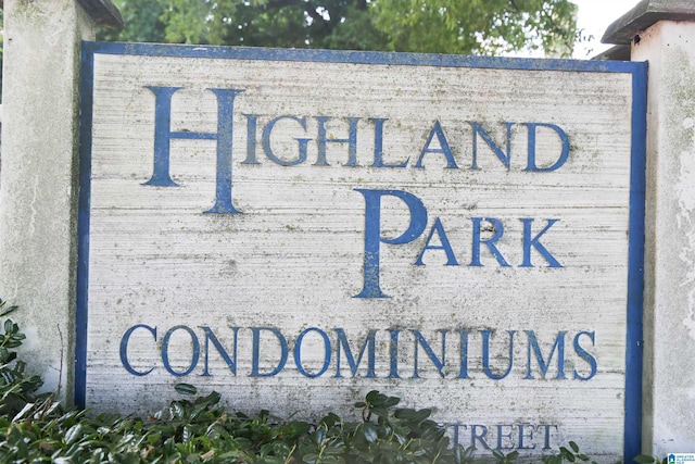 view of community / neighborhood sign