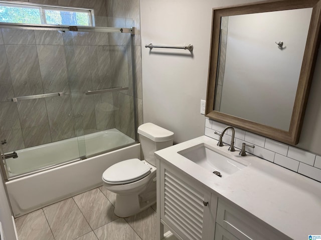 full bathroom featuring vanity, enclosed tub / shower combo, toilet, and tasteful backsplash