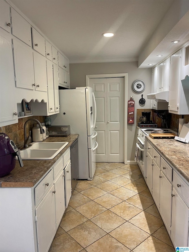 kitchen with electric stove, white cabinetry, a sink, and dishwashing machine