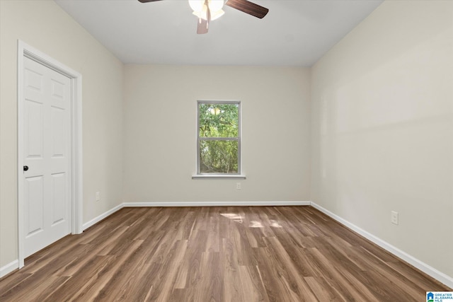 unfurnished room with dark wood-type flooring and ceiling fan