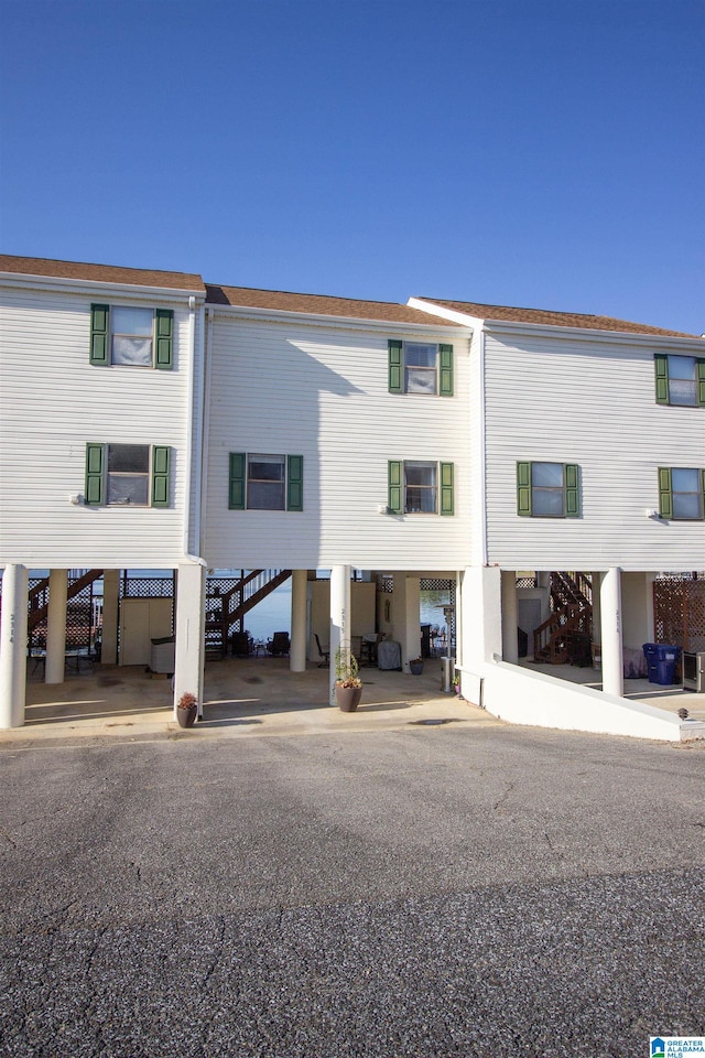 view of front of property featuring a carport