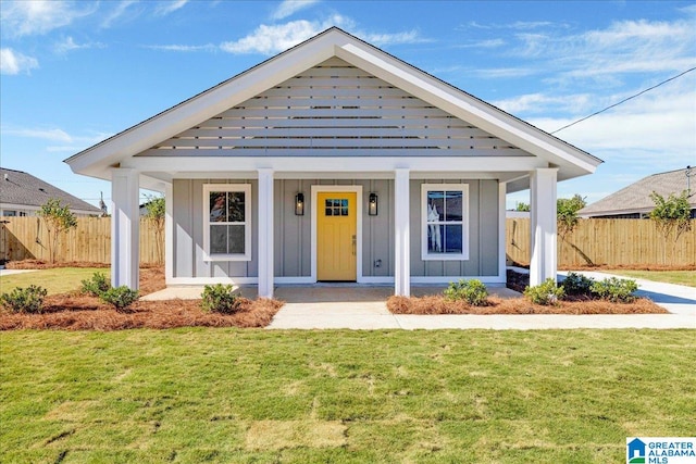 view of front facade with a front lawn and a porch