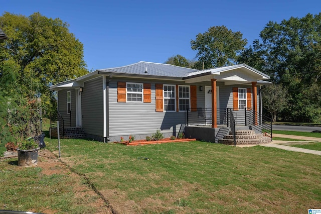 view of front of house with a front lawn