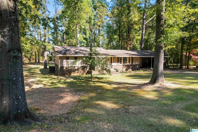 ranch-style house featuring a front yard