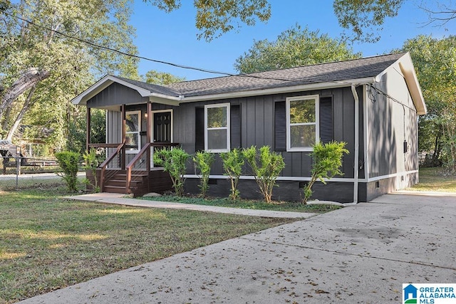 ranch-style house with a front yard