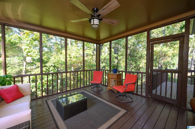 sunroom with ceiling fan