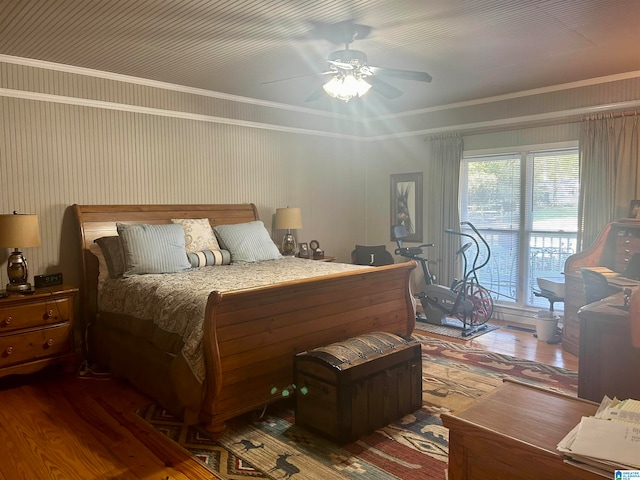 bedroom with crown molding, hardwood / wood-style flooring, and ceiling fan