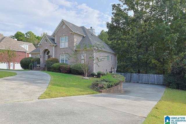 view of front of property with a front yard