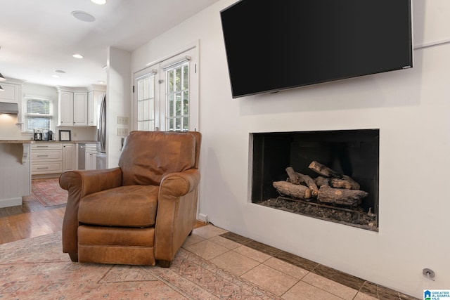 living area with light hardwood / wood-style flooring