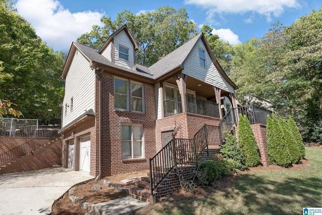 view of front facade featuring a garage