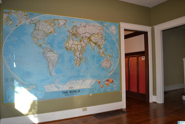2705 Caldwell Ave S, Birmingham, AL 35205 - detailed view of wood finished floors and baseboards
