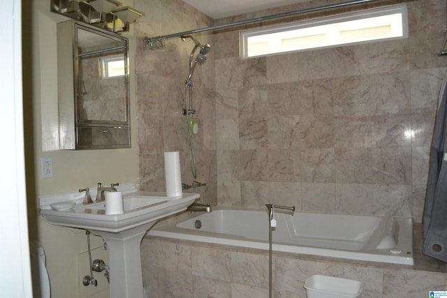 bathroom with tiled shower / bath combo