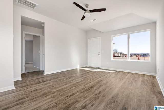 empty room featuring dark wood-type flooring and ceiling fan