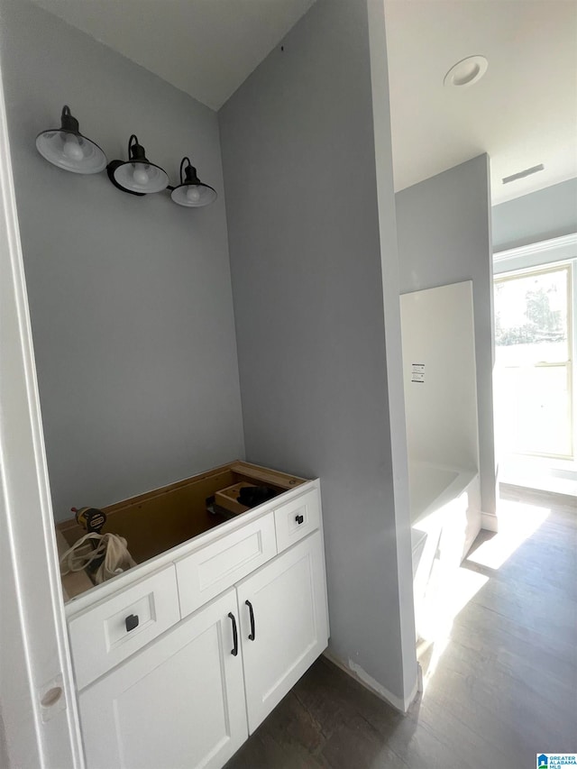 bathroom featuring a bathtub and vanity