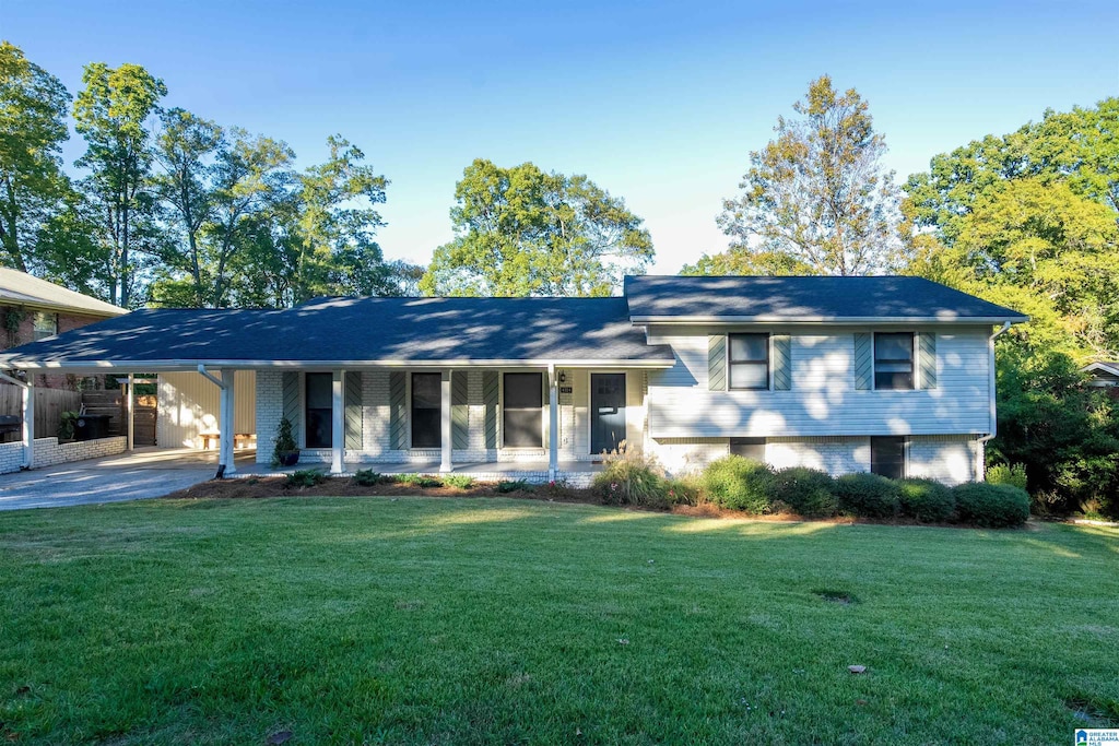 tri-level home with a front yard