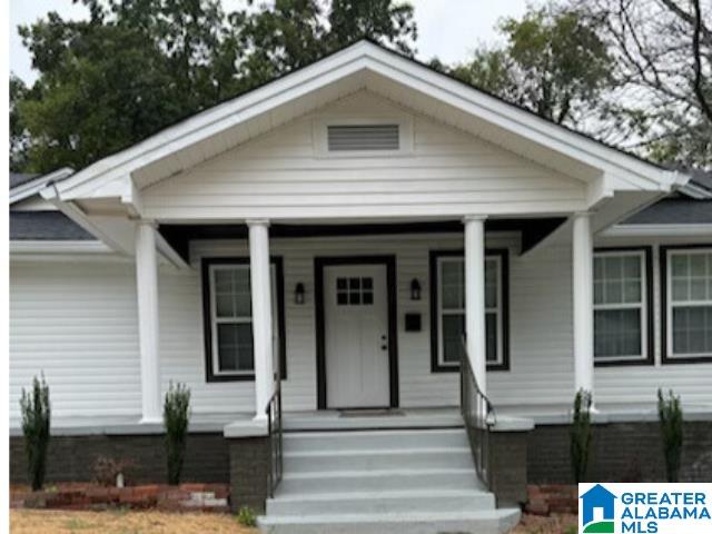 view of front facade with covered porch