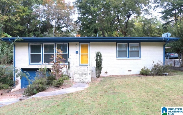 view of front facade with a front lawn