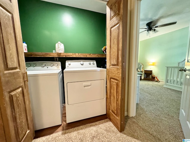 washroom featuring independent washer and dryer, light colored carpet, and ceiling fan