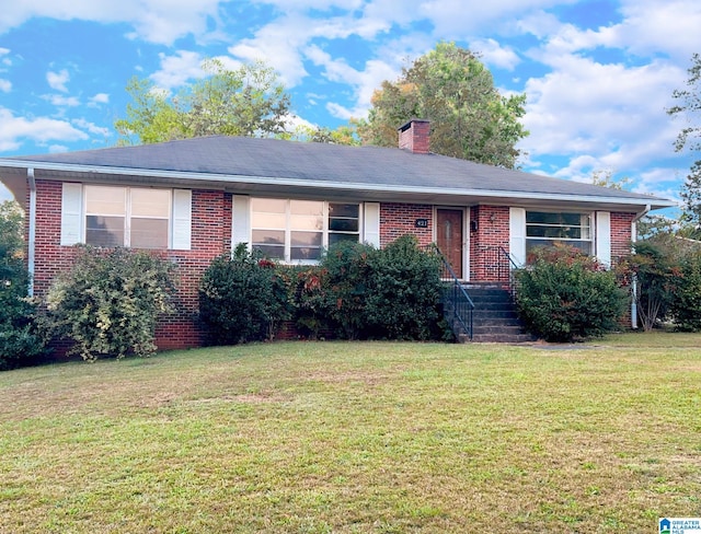 single story home with a front lawn