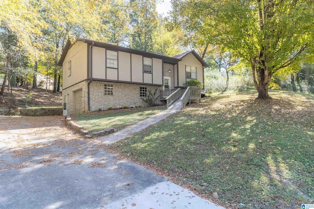 view of front of home featuring a front lawn and a garage