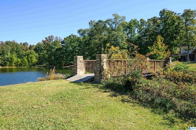 view of yard featuring a water view