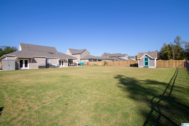 view of yard featuring a storage unit